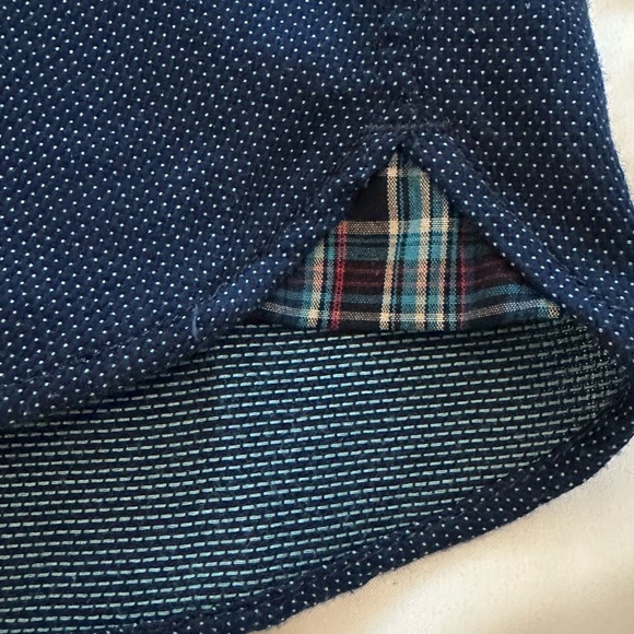 Van Heusen Never Tuck Classic Navy Button Down Shirt Size M - Picture 6 of 11